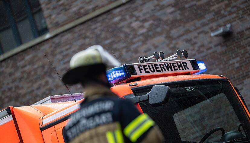 Der Bewohner kam mit einer Rauchvergiftung ins Krankenhaus. (Symbolbild)