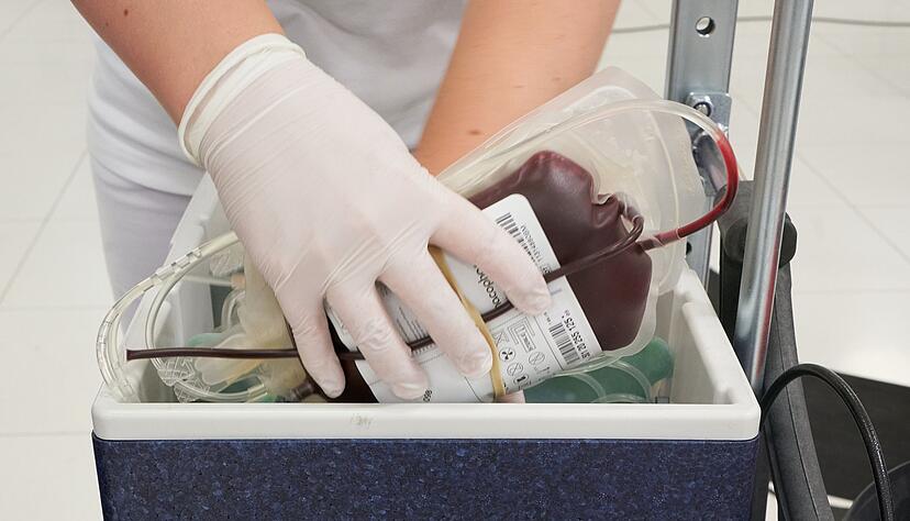 Die Blutspendedienste rufen dringend zum Blutspenden auf. Die Blutspendedienste rufen dringend zum Blutspenden auf.