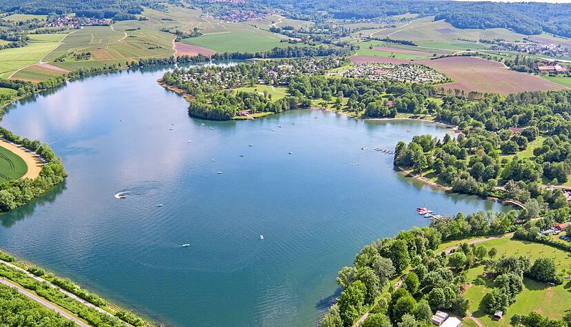 Der Breitenauer See, der teils auf der Gemarkung Obersulm liegt, ist zu allen Jahreszeiten ein beliebtes Freizeitziel. Der Breitenauer See, der teils auf der Gemarkung Obersulm liegt, ist zu allen Jahreszeiten ein beliebtes Freizeitziel.