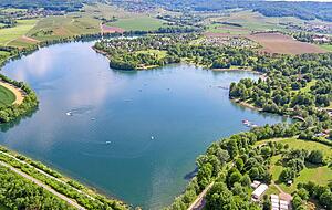 Der Breitenauer See, der teils auf der Gemarkung Obersulm liegt, ist zu allen Jahreszeiten ein beliebtes Freizeitziel. Der Breitenauer See, der teils auf der Gemarkung Obersulm liegt, ist zu allen Jahreszeiten ein beliebtes Freizeitziel.