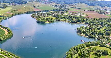 Der Breitenauer See, der teils auf der Gemarkung Obersulm liegt, ist zu allen Jahreszeiten ein beliebtes Freizeitziel. Der Breitenauer See, der teils auf der Gemarkung Obersulm liegt, ist zu allen Jahreszeiten ein beliebtes Freizeitziel.