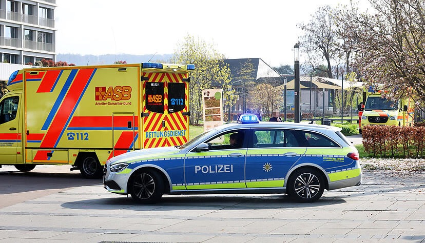 Am Donnerstagmorgen ist es zu einem Einsatz vor Rettungskräften an der Harmonie in Heilbronn gekommen. Am Donnerstagmorgen ist es zu einem Einsatz vor Rettungskräften an der Harmonie in Heilbronn gekommen.