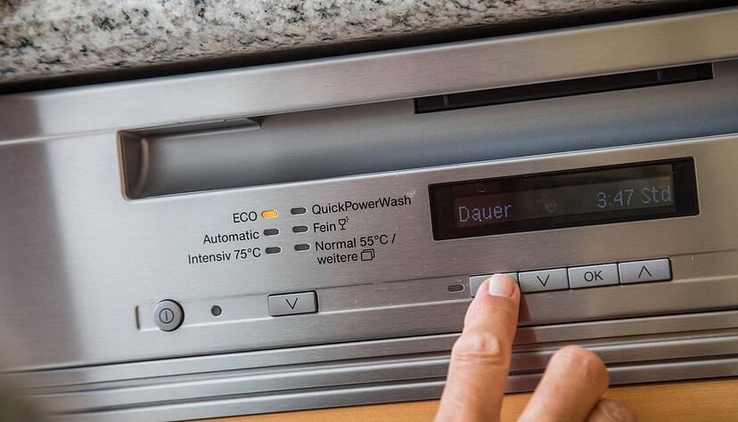 Was das Eco-Programm bei vielen Spülmaschinen alles bietet: Beste Reinigungsleistung sowie geringer Wasser- und Stromverbrauch.