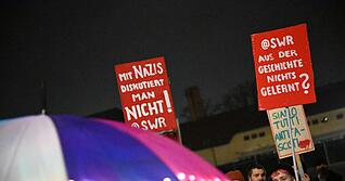 Protest gegen rechts vor dem Aufzeichnungsort der Sendung.