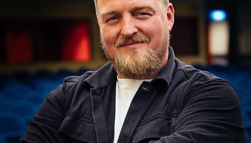 Florian Erker war unter seinem Pseudonym Sem Gray als Producer und Co-Autor in "Die Hunde-Mafia" t&auml;tig.