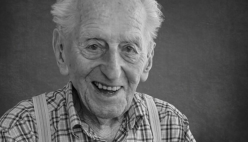 Karl Haidle, der älteste Mann von Deutschland ist im Alter von 110 Jahren gestorben. Karl Haidle, der älteste Mann von Deutschland ist im Alter von 110 Jahren gestorben.