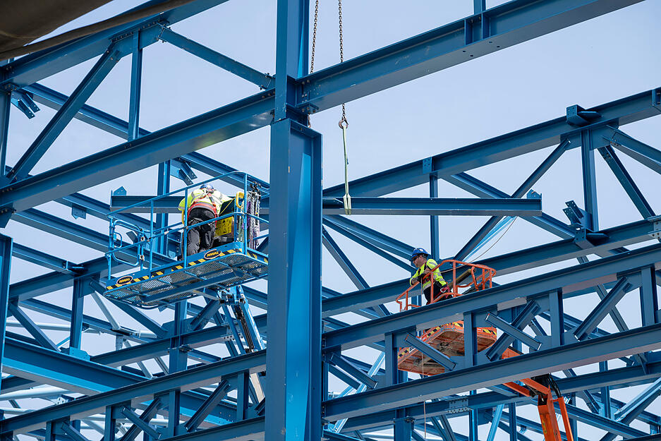 In Hochzeiten werden 1000 Arbeiter auf der EnBW-Baustelle des Heilbronner Kraftwerks beschäftigt sein.