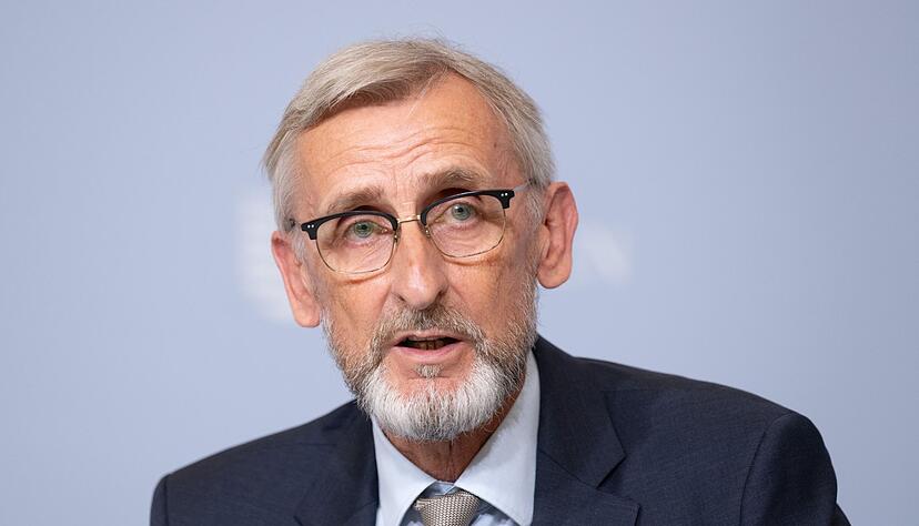 Sachsens Innenminister, Armin Schuster (CDU), &auml;rgert sich &uuml;ber den Kommentar von M&uuml;tzenich.