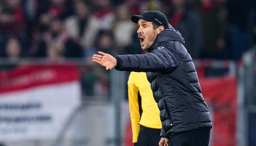 SC-Trainer Julian Schuster trieb seine Elf von der Seitenlinie an.