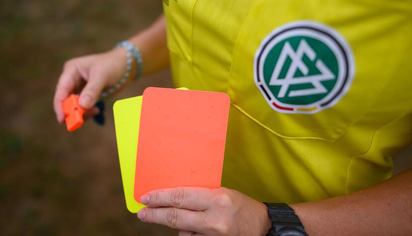 Der Deutsche Fu&szlig;ball-Bund will sich erst zu einem sp&auml;teren Zeitpunkt mit den neuen WM-Regeln befassen. (Symbolbild)