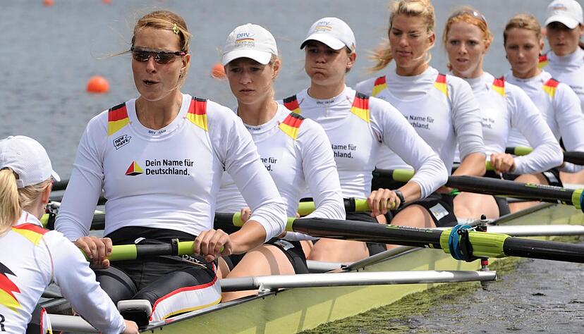 Es war einmal: Katrin Reinert (Vierte von rechts) im Frauenachter − hier 2011 beim Weltcup in Hamburg. Bei den Olympischen Spielen 2008 in Peking war es Platz sieben geworden.
Fotos: Archiv/dpa/Mugler Es war einmal: Katrin Reinert (Vierte von rechts) im Frauenachter − hier 2011 beim Weltcup in Hamburg. Bei den Olympischen Spielen 2008 in Peking war es Platz sieben geworden.
Fotos: Archiv/dpa/Mugler