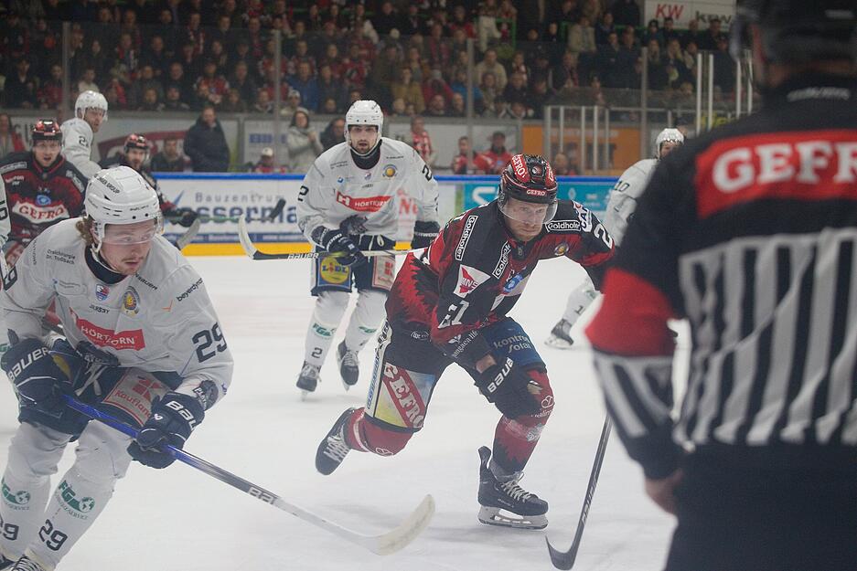Nach dem ersten Drittel führten die Heilbronner Falken bereits mit 2:0 in Memmingen. Nach dem ersten Drittel führten die Heilbronner Falken bereits mit 2:0 in Memmingen.