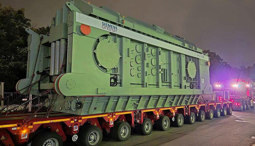Der 300 Tonnen schwere Transformator diese Woche auf dem Weg durch Heilbronn. Ziel war die Suedlink-Baustelle bei Leingarten. Der 300 Tonnen schwere Transformator diese Woche auf dem Weg durch Heilbronn. Ziel war die Suedlink-Baustelle bei Leingarten.