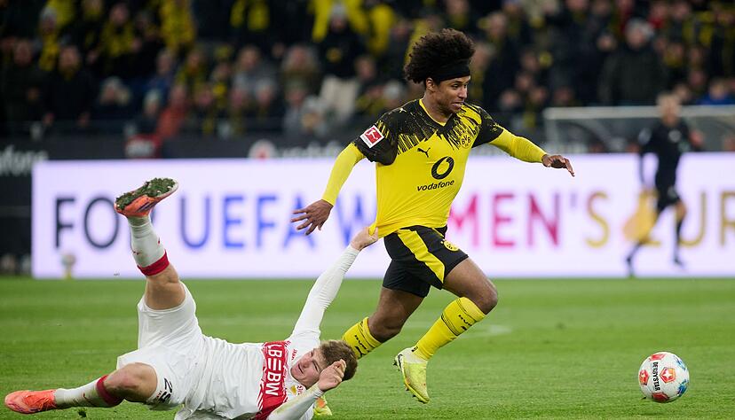 Finn Jeltsch kann Karim Adeyemi nicht aufhalten Finn Jeltsch kann Karim Adeyemi nicht aufhalten