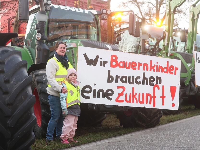 Ohne Bauern gibt es keine Zukunft, so die Haltung der Bauern vor der Lidl-Zentrale.
