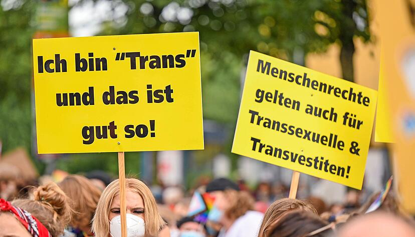 Demonstranten beim Christopher Street Day: Hier kämpfen sie um ihre Rechte, bei der Selbsthilfegruppe in Heilbronn geht es um Tipps und Austausch.
Foto: dpa