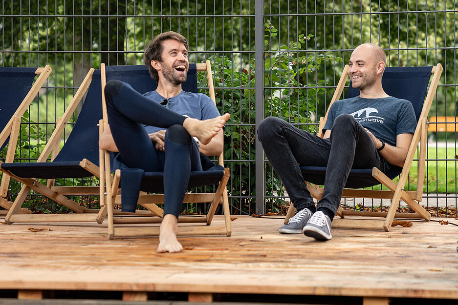 Sport verbindet: Auch in Heilbronn soll es abgesehen von der Surfwelle noch einen Platz zum Verweilen sowie ein gastronomisches Angebot geben. Sofern die aktuellen Pläne realisiert werden. Foto: Markus Born Fotodesign Sport verbindet: Auch in Heilbronn soll es abgesehen von der Surfwelle noch einen Platz zum Verweilen sowie ein gastronomisches Angebot geben. Sofern die aktuellen Pläne realisiert werden. Foto: Markus Born Fotodesign