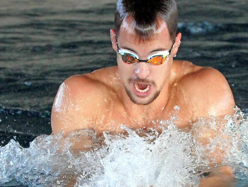 Es ist die Sensation der deutschen Meisterschaften in Berlin. Das NSU-Quartett Annika Bruhn, Daniel Pinneker, Marlene H&uuml;ther und Fabian Schwingenschl&ouml;gl (im Bild) holt als 4 x Mal 100 Meter Lagen-Staffel Gold. Und das ganz nebenbei in deutscher Rekordzeit.