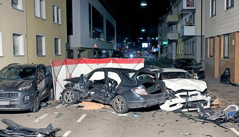Nach dem tödlichen Unfall am 12. Februar 2022 muss sich der Fahrer des weißen BMW vor dem Heilbronner Landgericht verantworten.
Foto: Archiv/Seidel Nach dem tödlichen Unfall am 12. Februar 2022 muss sich der Fahrer des weißen BMW vor dem Heilbronner Landgericht verantworten.
Foto: Archiv/Seidel