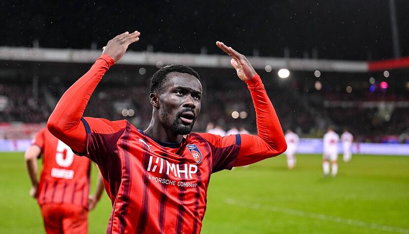 Sirlord Conteh und der 1. FC Heidenheim wollen in Bremen die Wende im Abstiegskampf schaffen. Sirlord Conteh und der 1. FC Heidenheim wollen in Bremen die Wende im Abstiegskampf schaffen.