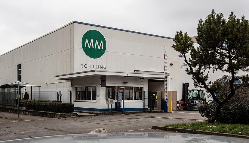 MM Packaging Schilling in Heilbronn: Nach 120 Jahren soll der Verpackungshersteller schließen. Für 165 Mitarbeiter bedeutet das einen Schritt in eine ungewisse Zukunft. MM Packaging Schilling in Heilbronn: Nach 120 Jahren soll der Verpackungshersteller schließen. Für 165 Mitarbeiter bedeutet das einen Schritt in eine ungewisse Zukunft.