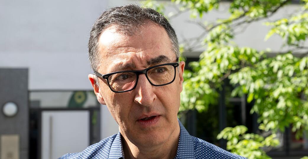 Cem &Ouml;zdemir hatte bereits im Wahlkampf angek&uuml;ndigt, die Landesregierung verkleinern zu wollen.