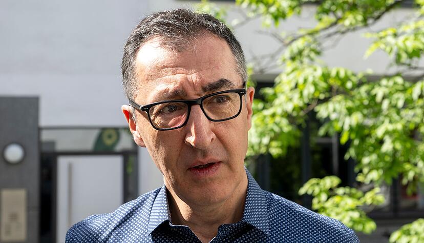 Cem &Ouml;zdemir hatte bereits im Wahlkampf angek&uuml;ndigt, die Landesregierung verkleinern zu wollen.