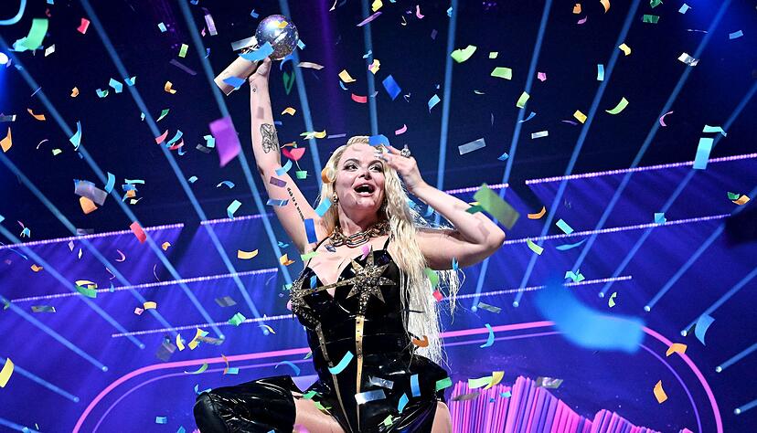 Erika Vikman feiert ihren Sieg beim finnischen Vorentscheid f&uuml;r den Eurovision Song Contest.