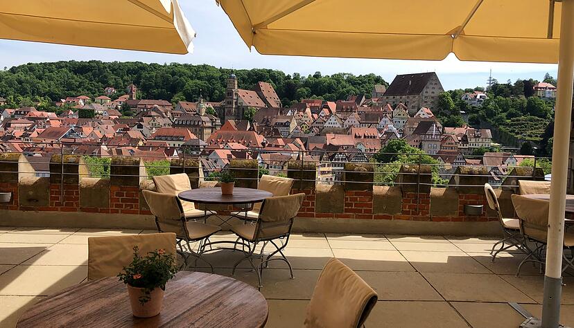 Im Sommer hat die Dachterrasse des Sudhauses an der Kunsthalle Würth in Schwäbisch Hall geöffnet. Im Sommer hat die Dachterrasse des Sudhauses an der Kunsthalle Würth in Schwäbisch Hall geöffnet.