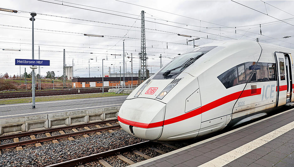 Begeisterung am Bahnsteig: ICE hält wieder in Heilbronn