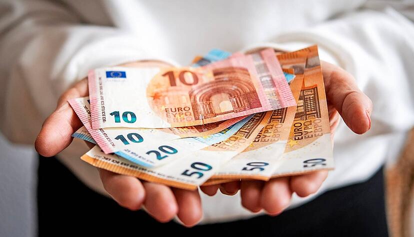 Im Hohenlohekreis werden 2025 insgesamt 122,7 Millionen Euro für soziale Leistungen fällig. Die Kluft zwischen Einnahmen und Ausgaben wird immer krasser. Um die Lücke zu schließen, muss der Kreis jetzt 74,1 Millionen Eigenmittel zuschießen. Im Hohenlohekreis werden 2025 insgesamt 122,7 Millionen Euro für soziale Leistungen fällig. Die Kluft zwischen Einnahmen und Ausgaben wird immer krasser. Um die Lücke zu schließen, muss der Kreis jetzt 74,1 Millionen Eigenmittel zuschießen.