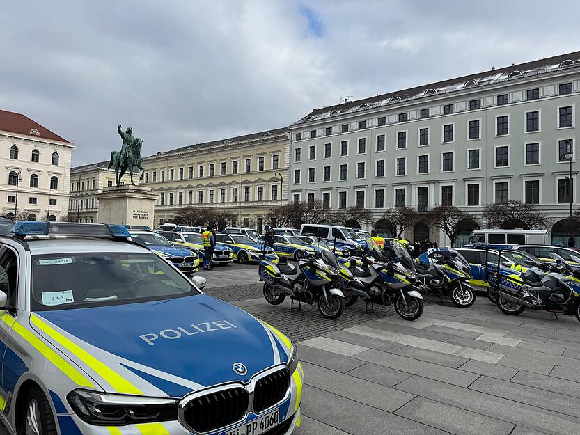 Die Polizeipräsenz bei der Münchner Sicherheitskonferenz um den Tagungsort in der Münchner Innenstadt ist hoch. Die Polizeipräsenz bei der Münchner Sicherheitskonferenz um den Tagungsort in der Münchner Innenstadt ist hoch.