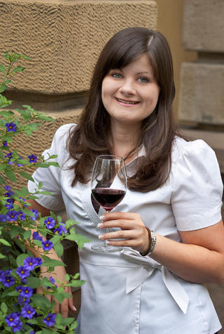 Folgende sechs Kandidatinnen stehen im Finale: Christine Dautermann (23), NaheChristine Dautermann aus Duchroth ist mit Herz, Freude und Liebe Nahe-Weink&ouml;nigin geworden. F&uuml;r sie, die als Winzers-Tochter auf einem Weingut mit Weinkellerei aufgewachsen ist, geh&ouml;rte der Entschluss, sich zur Wahl zur Naheweink&ouml;nigin zu stellen ganz selbstverst&auml;ndlich in den Lebensplan.