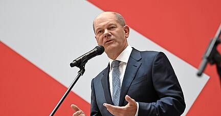 Olaf Scholz beschwört die Gemeinsamkeiten von SPD, Grünen und FDP. Er hält an seinem Ziel einer Ampel-Regierung fest.
Foto: dpa