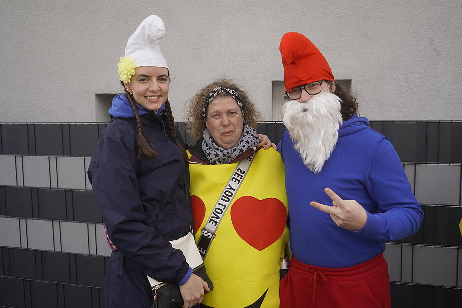 Ab 14:01 Uhr zogen die Narren im Schwaigerner Teilort wieder durchs Dorf.