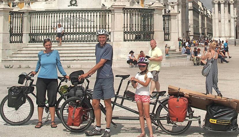 Nach Santiago de Compostela ging die Tour von Tanja Herbst, Uli Reissig und Emma. An das Tandem musste ein Hänger, weil Taschen fehlten.
Foto: privat