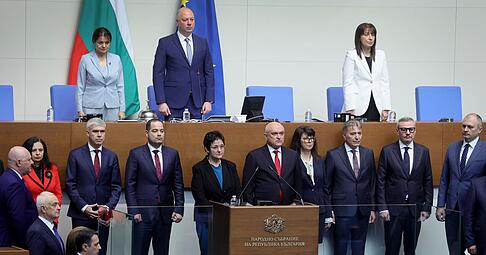 Unter dem Druck von Straßenprotesten ist die Regierung von Bulgariens Ministerpräsident Rossen Scheljaskow zurückgetreten.