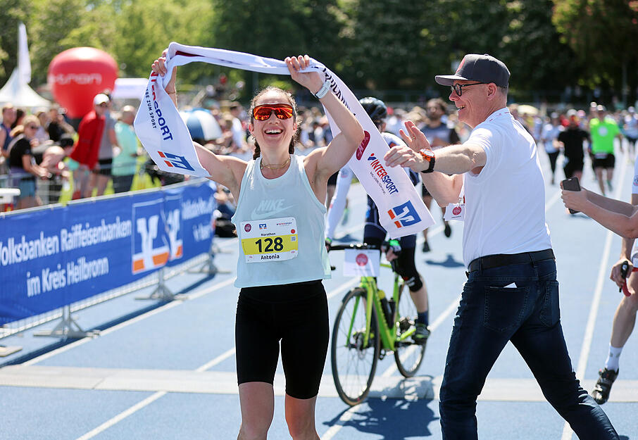 Antonia Seeger (AUDI) gewann den Trollinger-Marathon 2025 in Heilbronn. Antonia Seeger (AUDI) gewann den Trollinger-Marathon 2025 in Heilbronn.