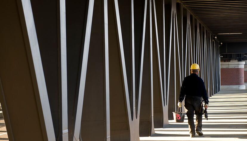 Auch wenn ein Arbeitszeitkonto flexiblere Einsatzzeiten möglich macht: Gesetze zum Schutz von Beschäftigten dürfen nicht übergangen werden. Auch wenn ein Arbeitszeitkonto flexiblere Einsatzzeiten möglich macht: Gesetze zum Schutz von Beschäftigten dürfen nicht übergangen werden.