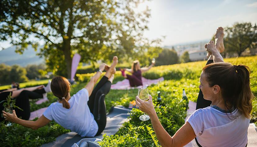 Yoga-Kurse gibt es in Freiburg auch im Weinberg.