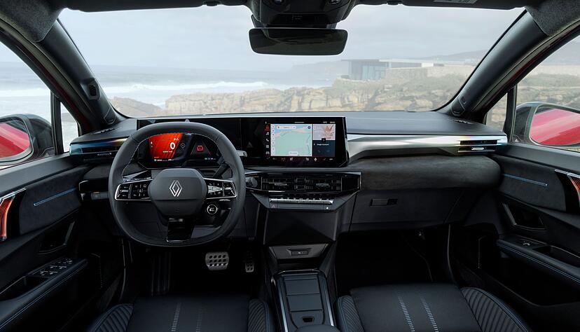 Moderner Kommandostand: Der Tester hebt auch den Touchscreen positiv hervor.