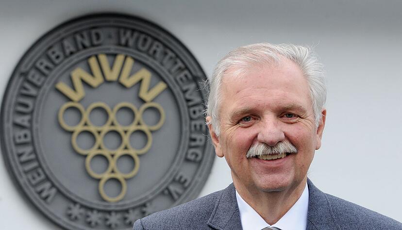 Der Präsident des Weinbauverbandes Württemberg, Hermann Hohl, steht am 27.01.2016 vor dem Gebäude des Verbandssitzes in Weinsberg Der Präsident des Weinbauverbandes Württemberg, Hermann Hohl, steht am 27.01.2016 vor dem Gebäude des Verbandssitzes in Weinsberg