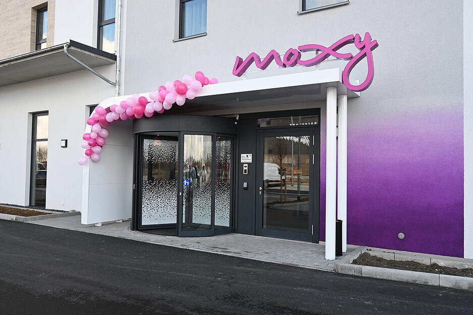 Passend zur Eröffnung des Moxy Hohenlohe-Kupferzell wurde der Eingang mit bunten Luftballons geschmückt.