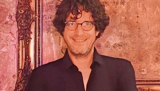 Professor Jörn Glasenapp aus Bamberg ist bekennender Swiftie. Foto: Sahar Daryab