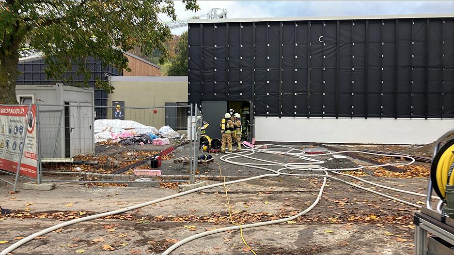 Das Solebad Niedernhall ist noch eine Baustelle. Der erste Handwerker am Morgen bemerkte den Rauch. Das Solebad Niedernhall ist noch eine Baustelle. Der erste Handwerker am Morgen bemerkte den Rauch.