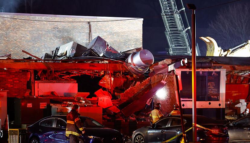 Das Geb&auml;ude wurde bei der Detonation schwer besch&auml;digt und teilweise zerst&ouml;rt.