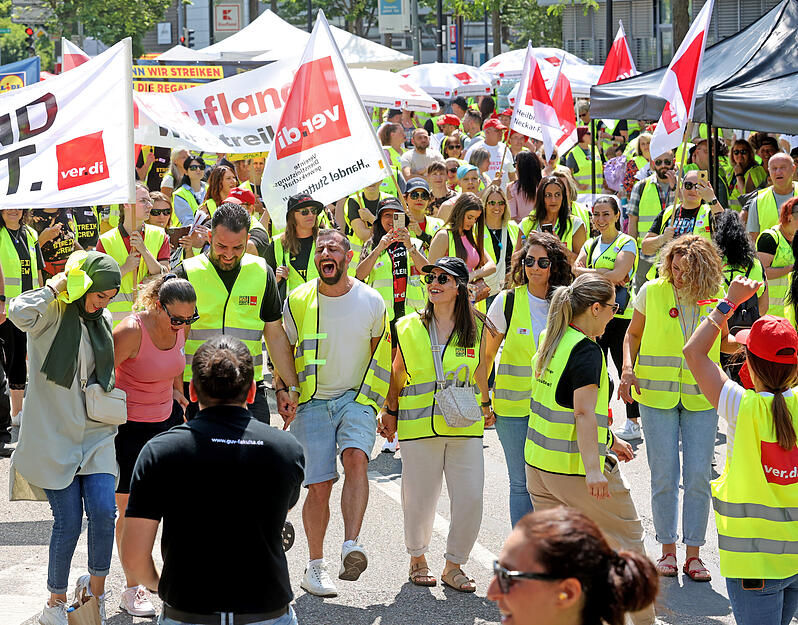 Verdi-Streik vor Kaufland-Zentrale in Neckarsulm