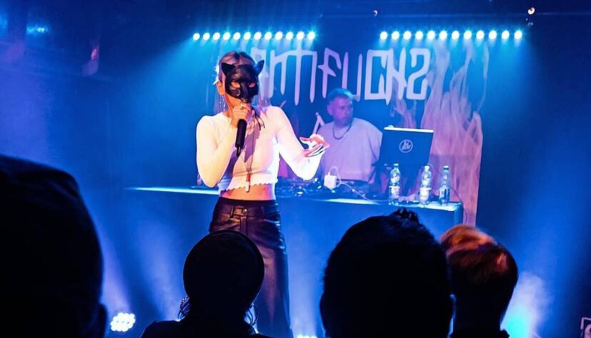 Gesunde Mischung aus Ironie, Arroganz und Selbstsicherheit: Rapperin Antifuchs am Freitagabend in Heilbronn.