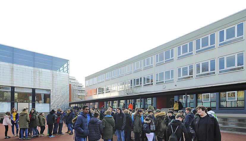 Der erste Abschlussjahrgang der Fritz-Ulrich-Gemeinschaftsschule in Heilbronn hat einiges erlebt, unter anderem den Umzug in das Geb&auml;ude der Gerhart-Hauptmann-Schule im Februar.
Foto: Archiv/Mugler