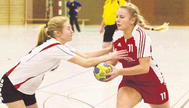Sarah Giersch (rechts) und ihr Team wollen heute gegen den Tabellennachbarn SG H2Ku Herrenberg angreifen. Das Spiel beginnt um 13 Uhr.Foto: Kurt Gesper
